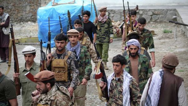 Мужчины готовятся к обороне против талибов в Панджшере (Афганистан) - Sputnik Кыргызстан