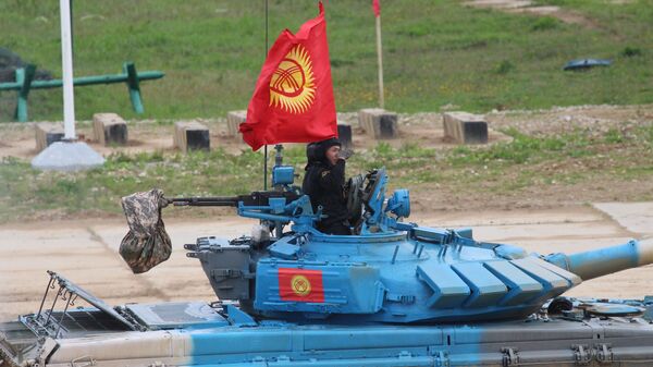 Команда из Кыргызстана на танковом биатлоне. Архивное фото - Sputnik Кыргызстан
