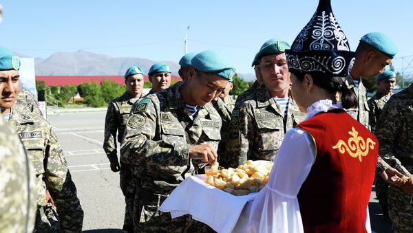 Воинский контингент из Казахстана на совместных учениях Рубеж-2021 на полигоне Эдельвейс - Sputnik Кыргызстан