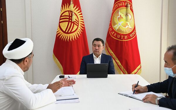 Как сообщила пресс-служба главы государства, он встретился с верховным муфтием Замиром Ракиевым - Sputnik Кыргызстан
