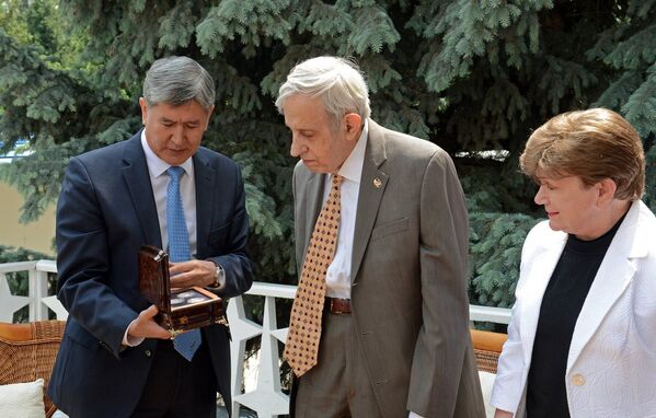 Визит лауреата Нобелевской премии Джона Нэша в Кыргызстан - Sputnik Кыргызстан