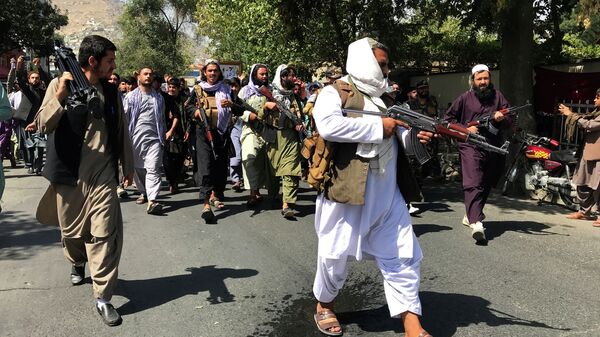 Солдаты Талибана во время демонстрации в Кабуле - Sputnik Кыргызстан