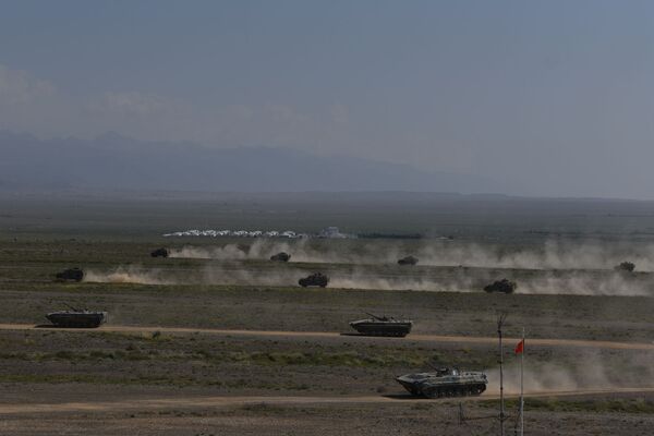 Были задействованы 150 единиц военной и специальной техники - Sputnik Кыргызстан