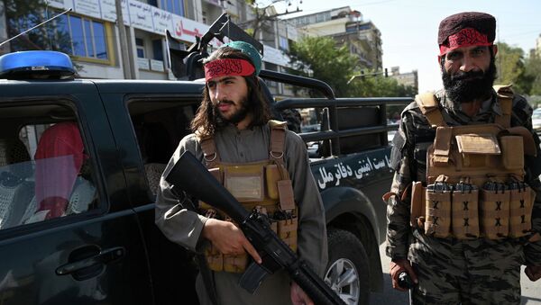 Боевики Талибана охраняют дорогу в Кабуле - Sputnik Кыргызстан