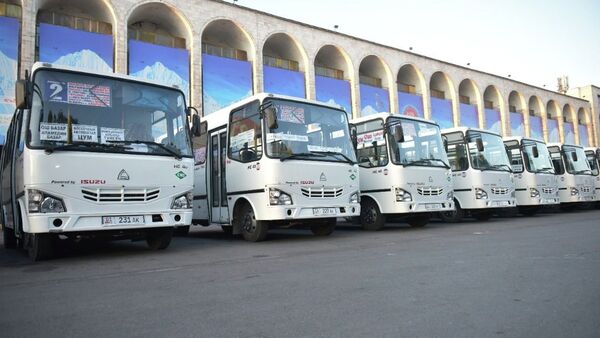 Ала-Тоо аянтында жаңы автобустарды тапшыруу иш-чарасы  - Sputnik Кыргызстан