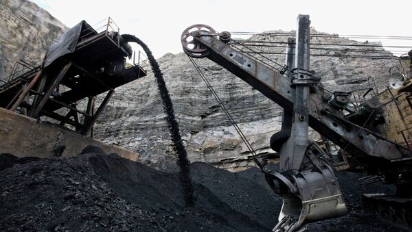 Добыча угля из шахты. Архивное фото - Sputnik Кыргызстан