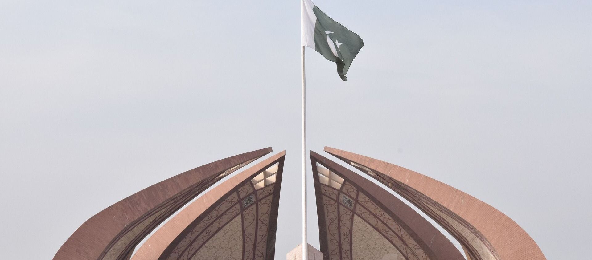 Пакистанский монумент в Исламабаде - Sputnik Кыргызстан, 1920, 13.09.2021