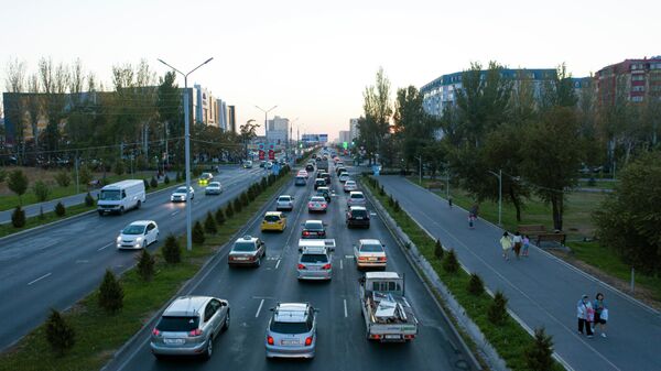 Автомобили на проспекте Масалиева в Бишкеке. Архивное фото - Sputnik Кыргызстан