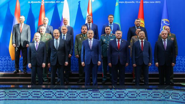 Совместное заседание министров иностранных дел, министров обороны и секретарей совбезов ОДКБ в Душанбе - Sputnik Кыргызстан