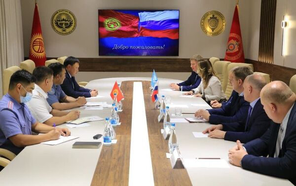  Министр внутренних дел Кыргызстана Улан Ниязбеков принял российскую делегацию - Sputnik Кыргызстан