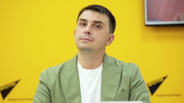 Директор центра социально-политических исследований Эльчи, политолог Денис Бердаков - Sputnik Кыргызстан
