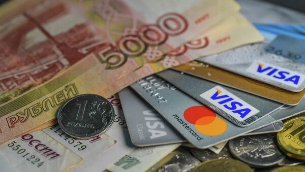 Денежные купюры, монеты и кредитные карты. Архивное фото - Sputnik Кыргызстан