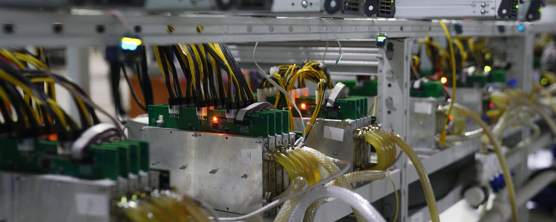 Майнинг-фермасы. Архив - Sputnik Кыргызстан, 1920, 13.11.2025