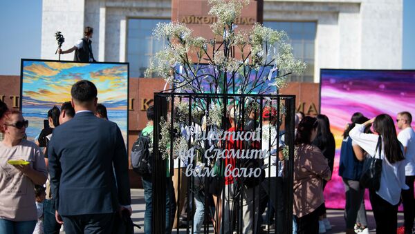 Акция Ветер перемен на площади Ала-Тоо в Бишкеке, организованная дочерью бывшего президента Алмазбека Атамбаева Алией Шагиевой - Sputnik Кыргызстан