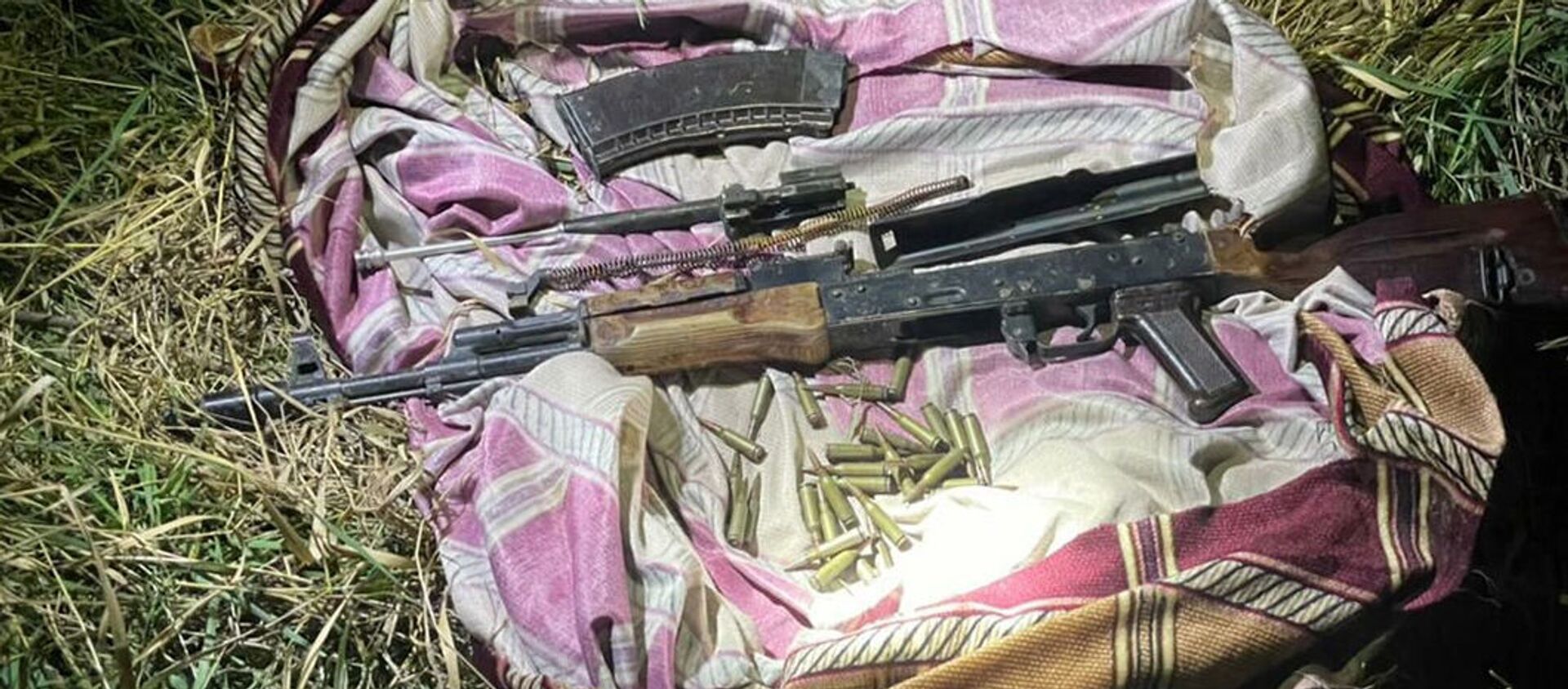 Обнаружение схрона оружия в Аламудунском районе - Sputnik Кыргызстан, 1920, 17.09.2021