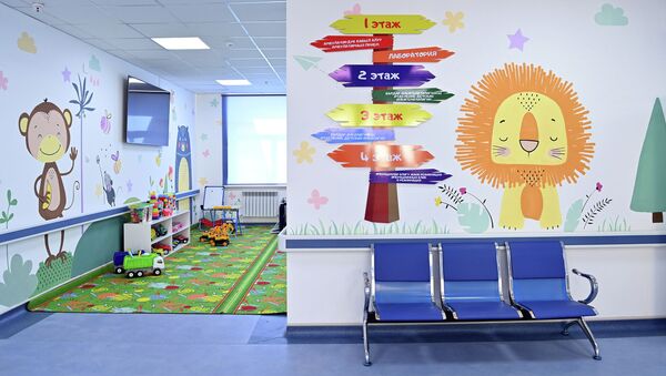Новый корпус отделении детской онкологии и онкогематологии, построенный на территории Национального центра охраны материнства и детства (НЦОМиД) в Бишкеке - Sputnik Кыргызстан
