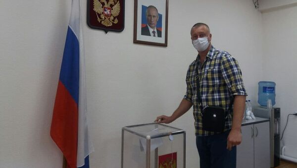 Голосование на выборах в Госдуму РФ на избирательном участке в Оше - Sputnik Кыргызстан