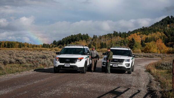 Полицейские штата Вайоминг на территории национального парка Гранд-Тетон - Sputnik Кыргызстан