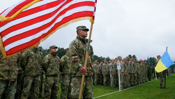 Военнослужащие американских и украинских армий на церемонии открытия военных учений Rapid Trident 2021 под Яворовым - Sputnik Кыргызстан