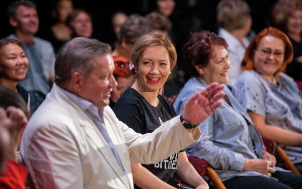 Своими впечатлениями от участия в проекте поделились ведущие и молодые актрисы столичных театров - Sputnik Кыргызстан