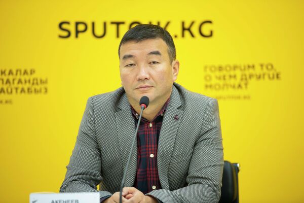 Экономист Азамат Акенеев - Sputnik Кыргызстан