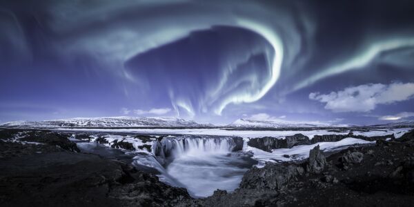 Снимок Goðafoss Flow новозеландского фотографа Larryn Rae, высоко оцененный в категории Aurorae конкурса Royal Observatory’s Astronomy Photographer of the Year 13 - Sputnik Кыргызстан