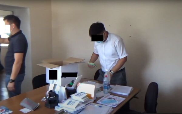 ГКНБ провел обыски в офисах и на складах фармкомпаний, а также изъял финансовые документы, которые подтверждают наличие двойной бухгалтерии - Sputnik Кыргызстан