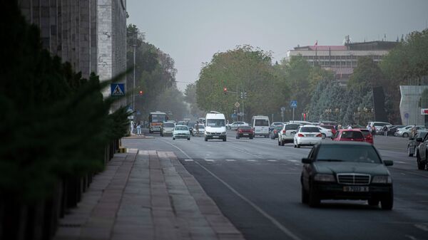Автомобили на площади Ала-Тоо в Бишкеке - Sputnik Кыргызстан
