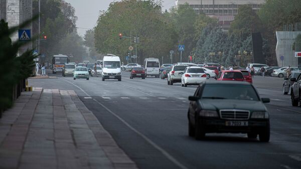 Автомобили на площади Ала-Тоо в Бишкеке. Архивное фото - Sputnik Кыргызстан