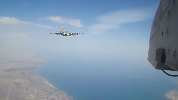 Как Су-25 бросали бомбы на условных врагов на Иссык-Куле — видео с самолета - Sputnik Кыргызстан
