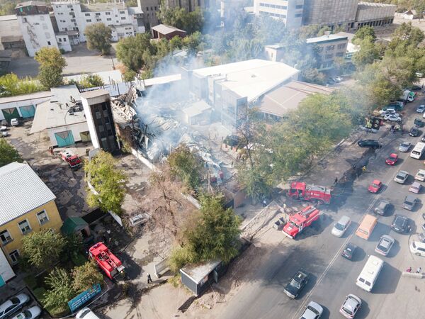 Пожар рядом с кафе на улице Кулиева в Бишкеке  - Sputnik Кыргызстан