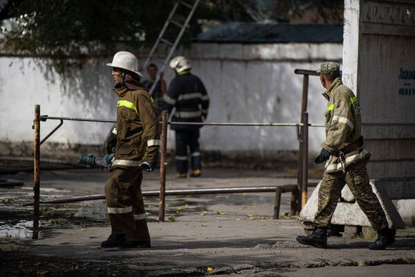 Пожар рядом с кафе на улице Кулиева в Бишкеке - Sputnik Кыргызстан