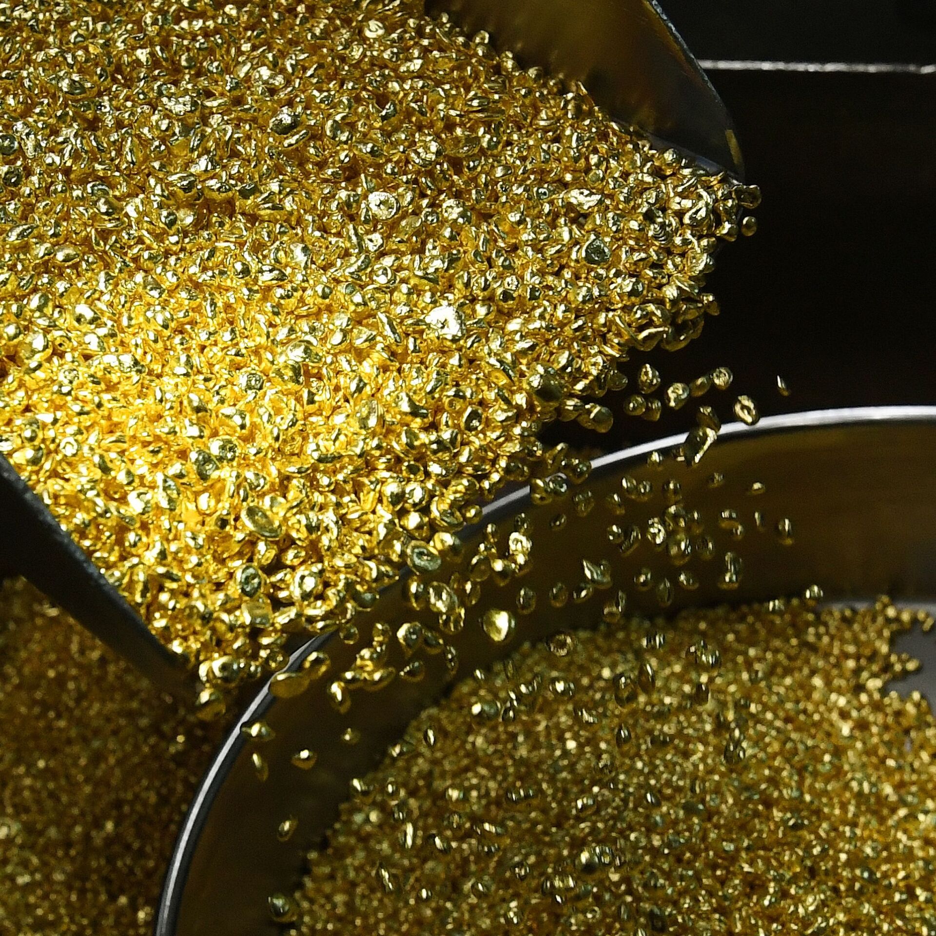 Производство драгоценных металлов. Концентрат золота. Переработка золота. Золотосодержащий концентрат. Золото аффинированное в гранулах.