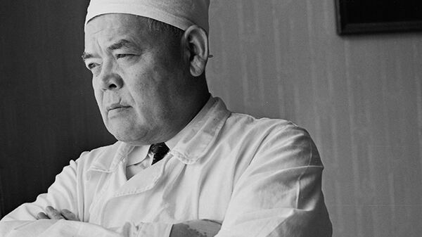 Архивное фото государственного деятеля, выдающегося хирурга Исы Ахунбаева - Sputnik Кыргызстан