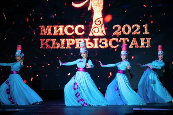 Конкурсанток оценивали представители шоу-бизнеса и известные певицы - Sputnik Кыргызстан