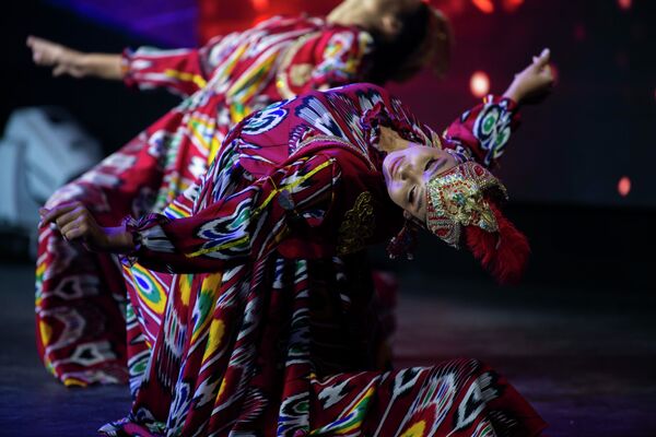 На фото одна из участниц конкурса красоты в танце - Sputnik Кыргызстан