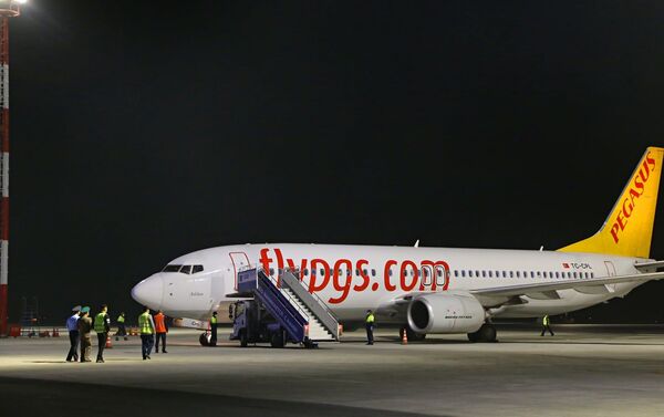 В аэропорту Оша торжественно встретили первый за восемь лет рейс из Стамбула - Sputnik Кыргызстан