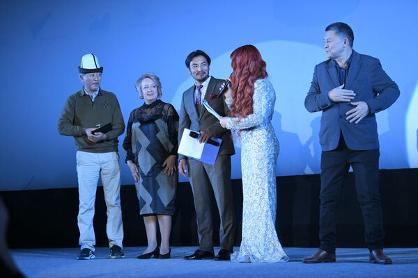 Улуттук Ак илбирс сыйлыгы 2012-жылы өлкөнүн алдыңкы кинематографисттери тарабынан негизделген - Sputnik Кыргызстан