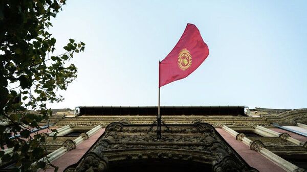 Флаг Кыргызстана на здании. Архивное фото - Sputnik Кыргызстан