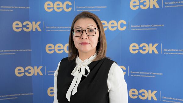 Директор департамента трудовой миграции и социальной защиты ЕЭК Алтынай Омурбекова - Sputnik Кыргызстан