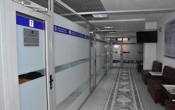 В новом офисе гражданам будут оказывать бесплатную юридическую помощь и координировать такие же центры, расположенные по всей стране - Sputnik Кыргызстан