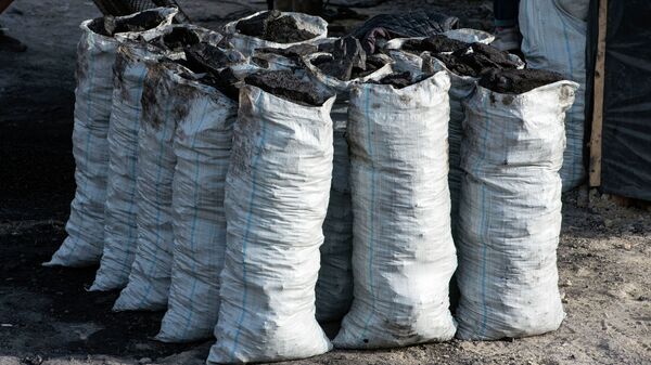 Мешки с углями. Архивное фото - Sputnik Кыргызстан