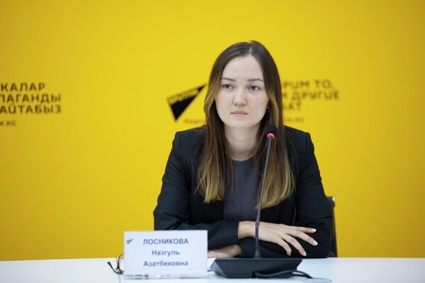 На брифинге она рассказала, как намерена решать проблемы школ и детских садов - Sputnik Кыргызстан