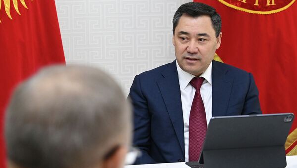 Президент Садыр Жапаров наградил граждан Казахстана - Sputnik Кыргызстан