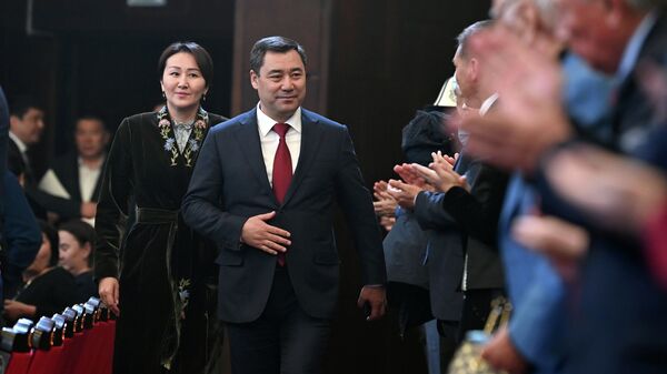Президент Садыр Жапаров на открытии Дней культуры Казахстана - Sputnik Кыргызстан