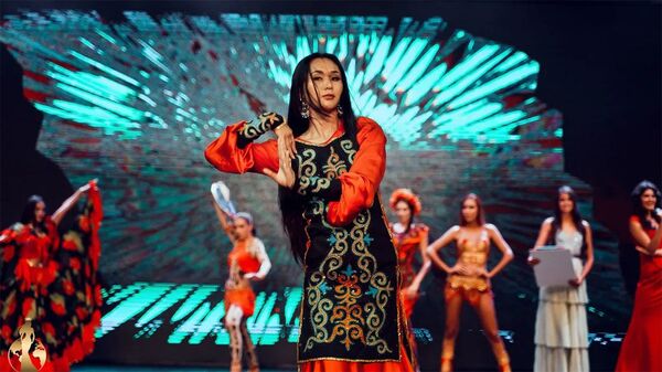 Кыргызстан сулуусу — 2019 сынагында биринчи вице-мисс болгон Саадат Курманбекова. Архив - Sputnik Кыргызстан