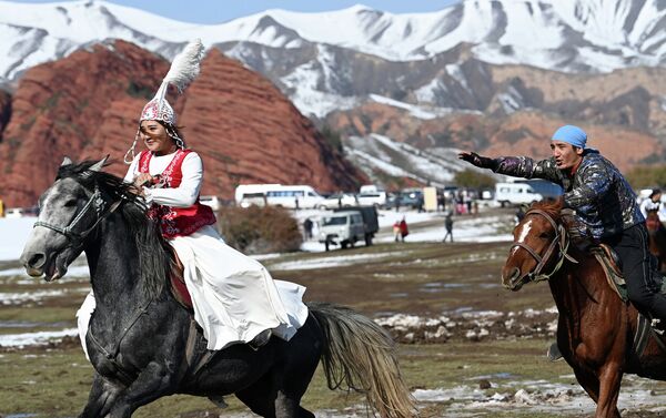 Жети-Өгүз районунда элдик баатыр Бирназар бийдин 300 жылдыгы белгиленди - Sputnik Кыргызстан