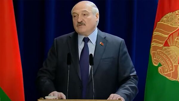 Лукашенко рассказал рецепт бутерброда из детства - Sputnik Кыргызстан