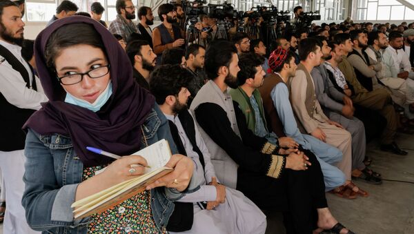 Афган журналисти Талибан менен болгон пресс -конференцияда - Sputnik Кыргызстан