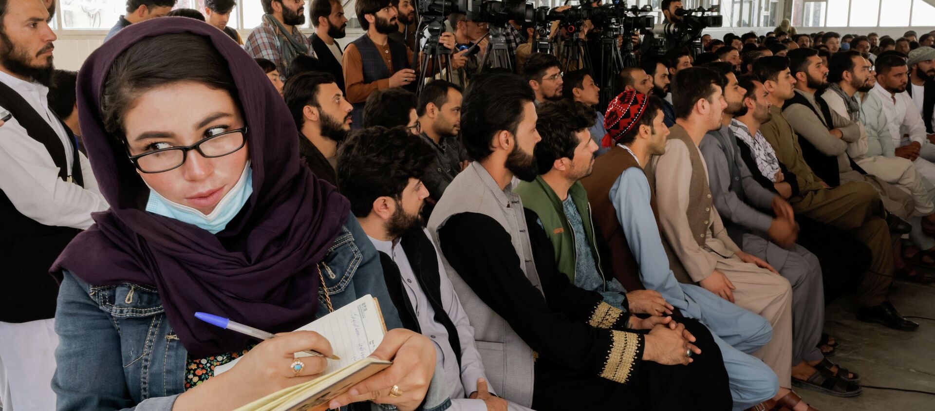 Афган журналисти Талибан менен болгон пресс -конференцияда - Sputnik Кыргызстан, 1920, 12.10.2021